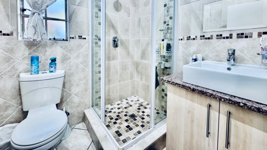 3 Bedroom Property for Sale in Waterkloof East North West